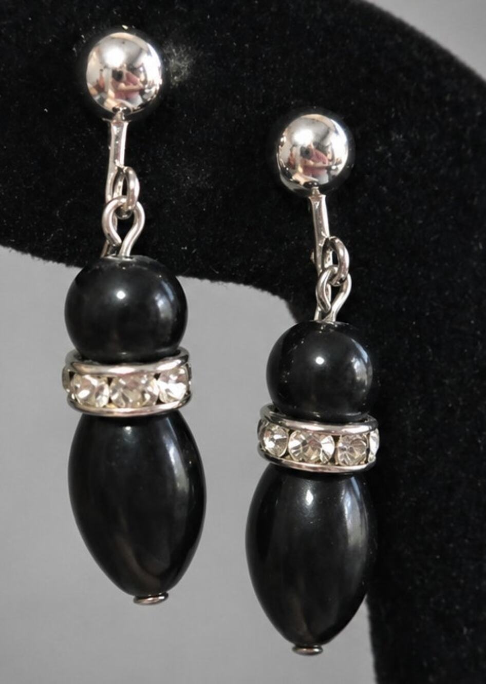 Vintage Rhinestone Dangle Clip-on Earrings Black 1.5” Long Lucite Silver-tone bk
